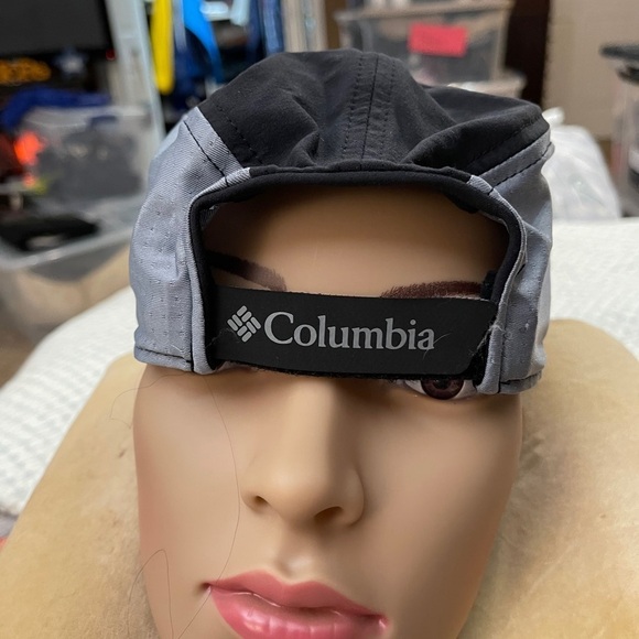 COLUMBIA WOMENS VELCRO ADJUSTED Q4 - Picture 2 of 3